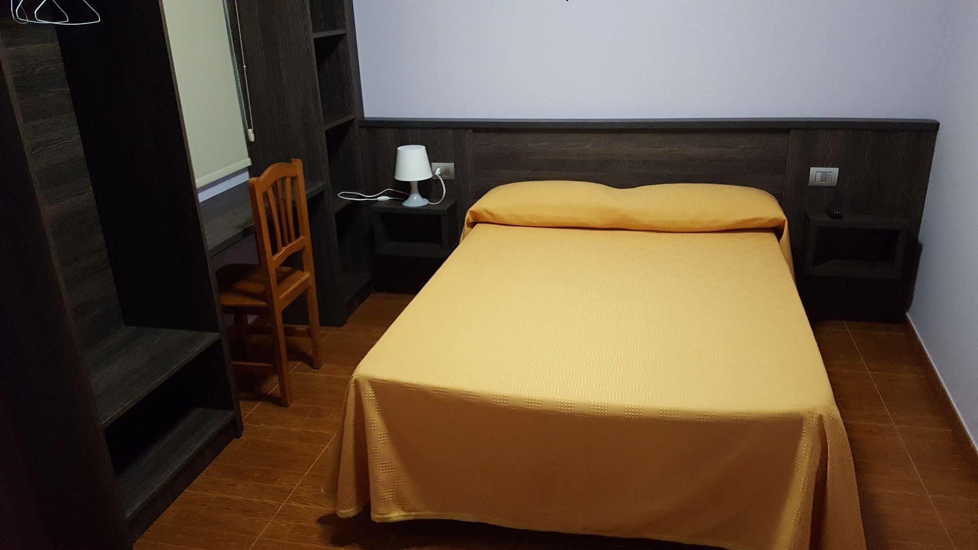 Pension Restaurante Casa Camino ปาลัสเดเรย์ ภายนอก รูปภาพ